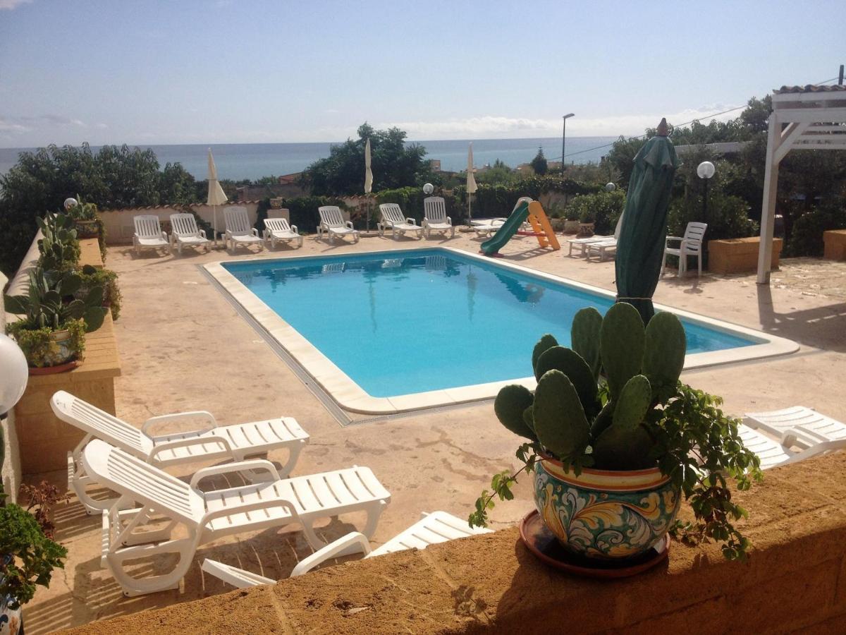 Villa Ceni - Appartamenti Con Camere, Cucina, Wc E Terrazza Sul Mare In Villa Con Piscina, Giardino E Parcheggio Marinella di Selinunte Ngoại thất bức ảnh