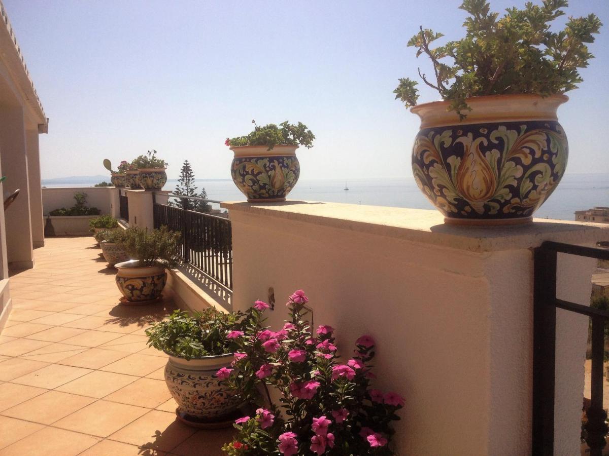 Villa Ceni - Appartamenti Con Camere, Cucina, Wc E Terrazza Sul Mare In Villa Con Piscina, Giardino E Parcheggio Marinella di Selinunte Ngoại thất bức ảnh