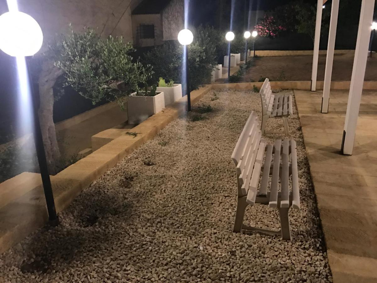 Villa Ceni - Appartamenti Con Camere, Cucina, Wc E Terrazza Sul Mare In Villa Con Piscina, Giardino E Parcheggio Marinella di Selinunte Ngoại thất bức ảnh