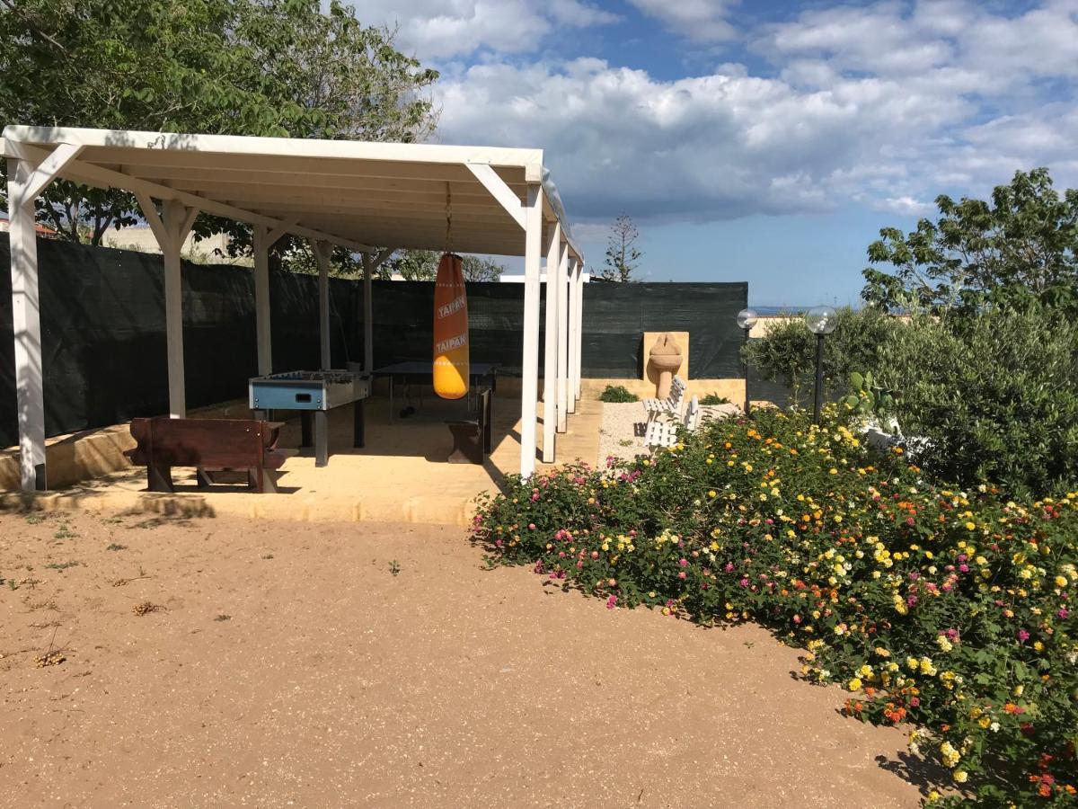 Villa Ceni - Appartamenti Con Camere, Cucina, Wc E Terrazza Sul Mare In Villa Con Piscina, Giardino E Parcheggio Marinella di Selinunte Ngoại thất bức ảnh
