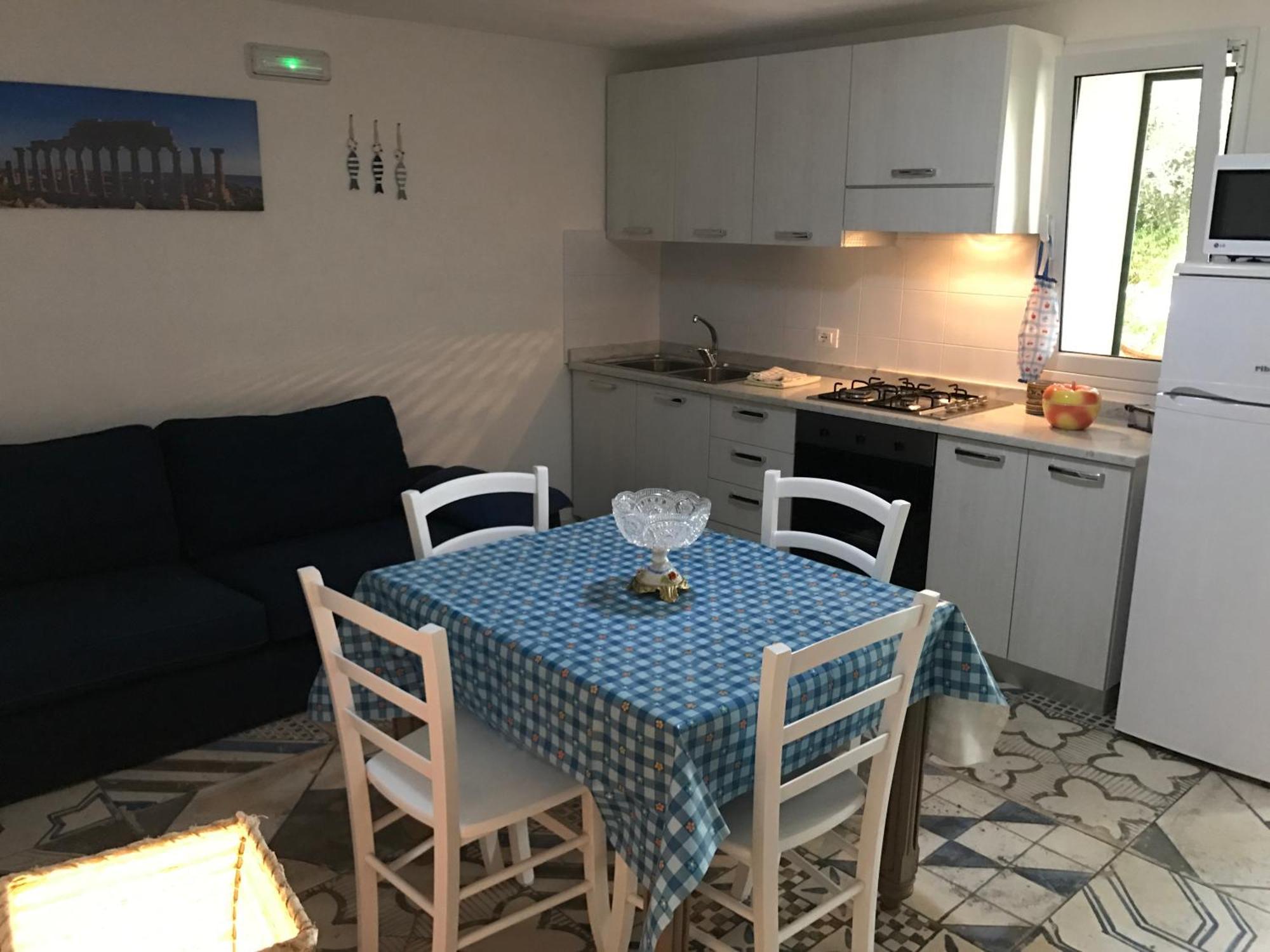 Villa Ceni - Appartamenti Con Camere, Cucina, Wc E Terrazza Sul Mare In Villa Con Piscina, Giardino E Parcheggio Marinella di Selinunte Ngoại thất bức ảnh