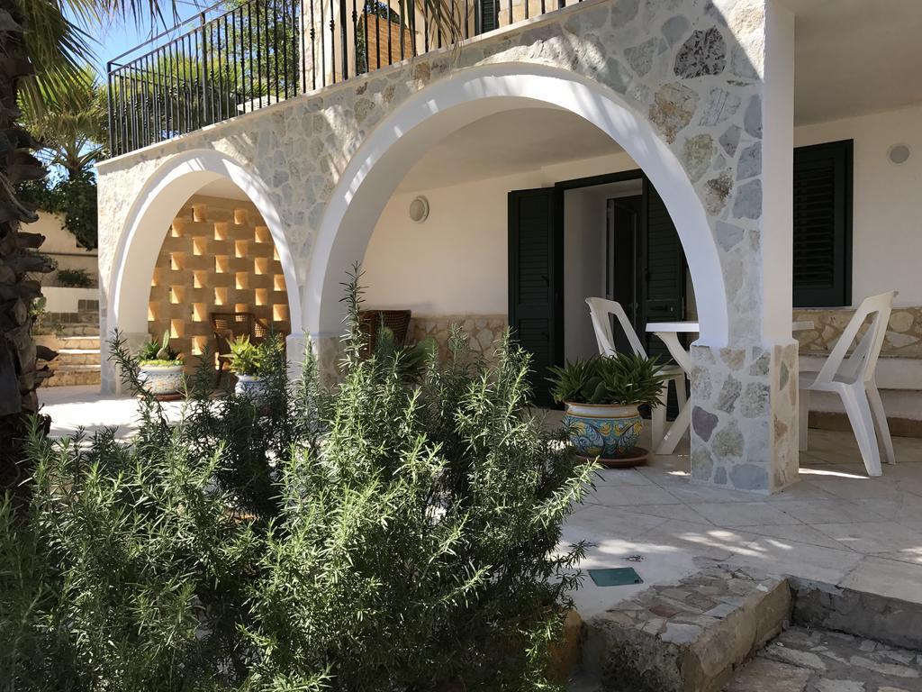 Villa Ceni - Appartamenti Con Camere, Cucina, Wc E Terrazza Sul Mare In Villa Con Piscina, Giardino E Parcheggio Marinella di Selinunte Ngoại thất bức ảnh