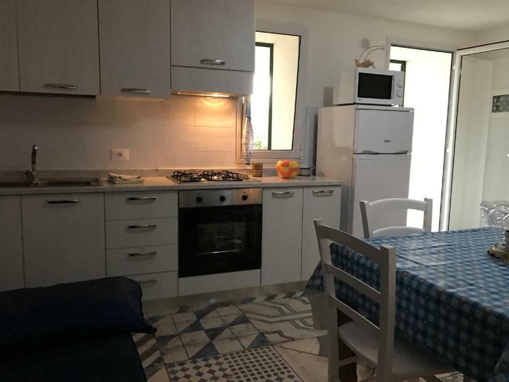 Villa Ceni - Appartamenti Con Camere, Cucina, Wc E Terrazza Sul Mare In Villa Con Piscina, Giardino E Parcheggio Marinella di Selinunte Ngoại thất bức ảnh