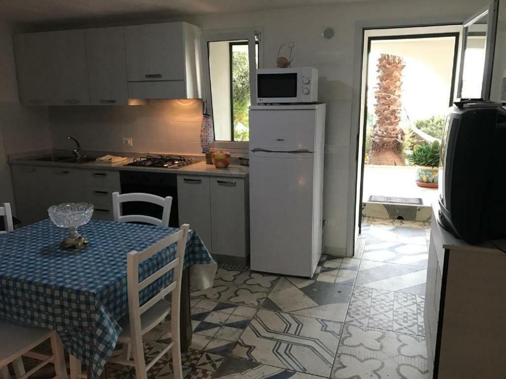 Villa Ceni - Appartamenti Con Camere, Cucina, Wc E Terrazza Sul Mare In Villa Con Piscina, Giardino E Parcheggio Marinella di Selinunte Ngoại thất bức ảnh