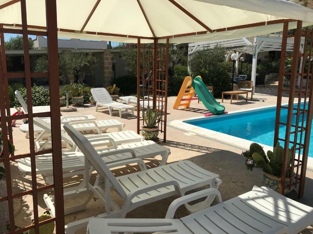 Villa Ceni - Appartamenti Con Camere, Cucina, Wc E Terrazza Sul Mare In Villa Con Piscina, Giardino E Parcheggio Marinella di Selinunte Ngoại thất bức ảnh
