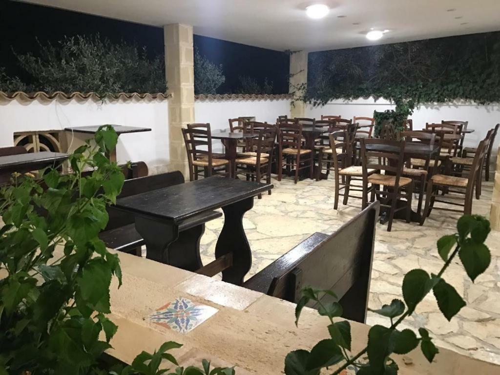 Villa Ceni - Appartamenti Con Camere, Cucina, Wc E Terrazza Sul Mare In Villa Con Piscina, Giardino E Parcheggio Marinella di Selinunte Ngoại thất bức ảnh