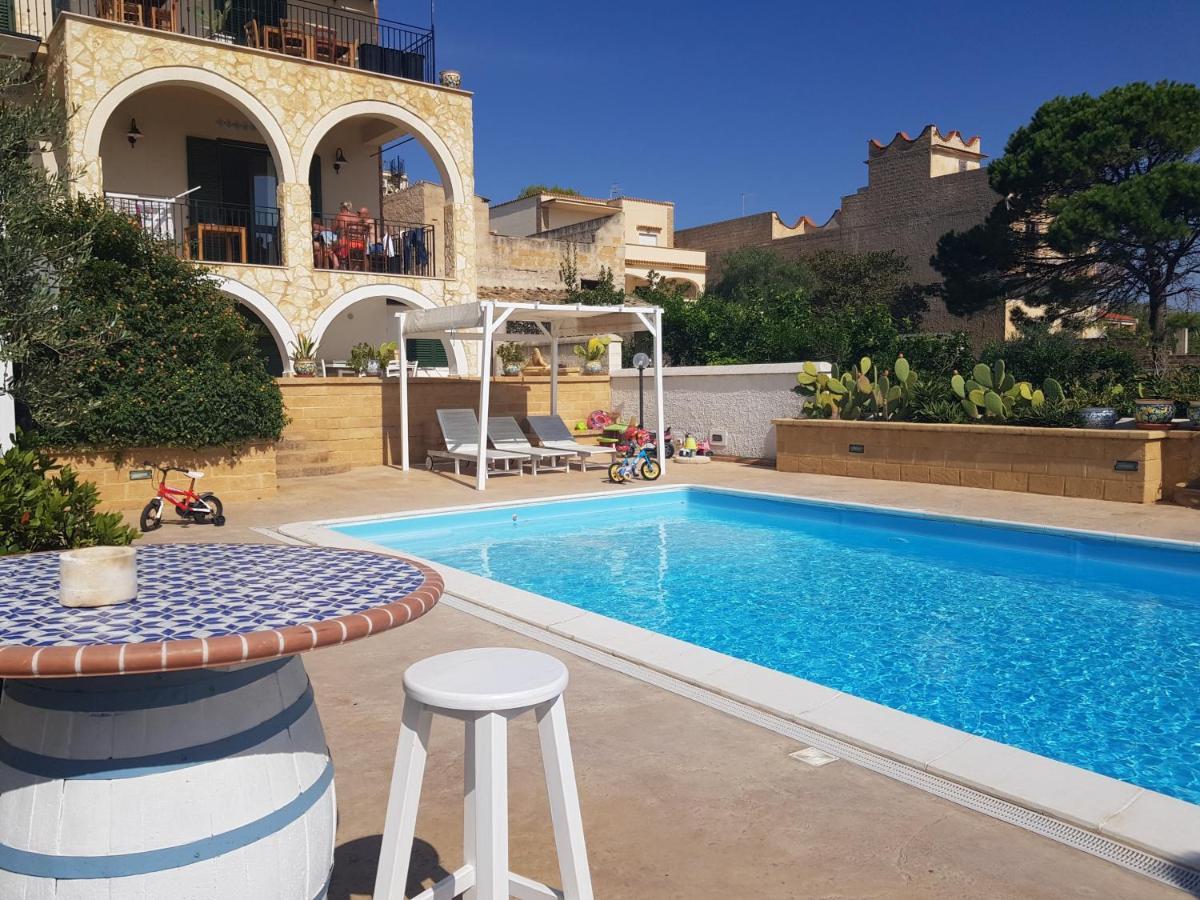 Villa Ceni - Appartamenti Con Camere, Cucina, Wc E Terrazza Sul Mare In Villa Con Piscina, Giardino E Parcheggio Marinella di Selinunte Ngoại thất bức ảnh