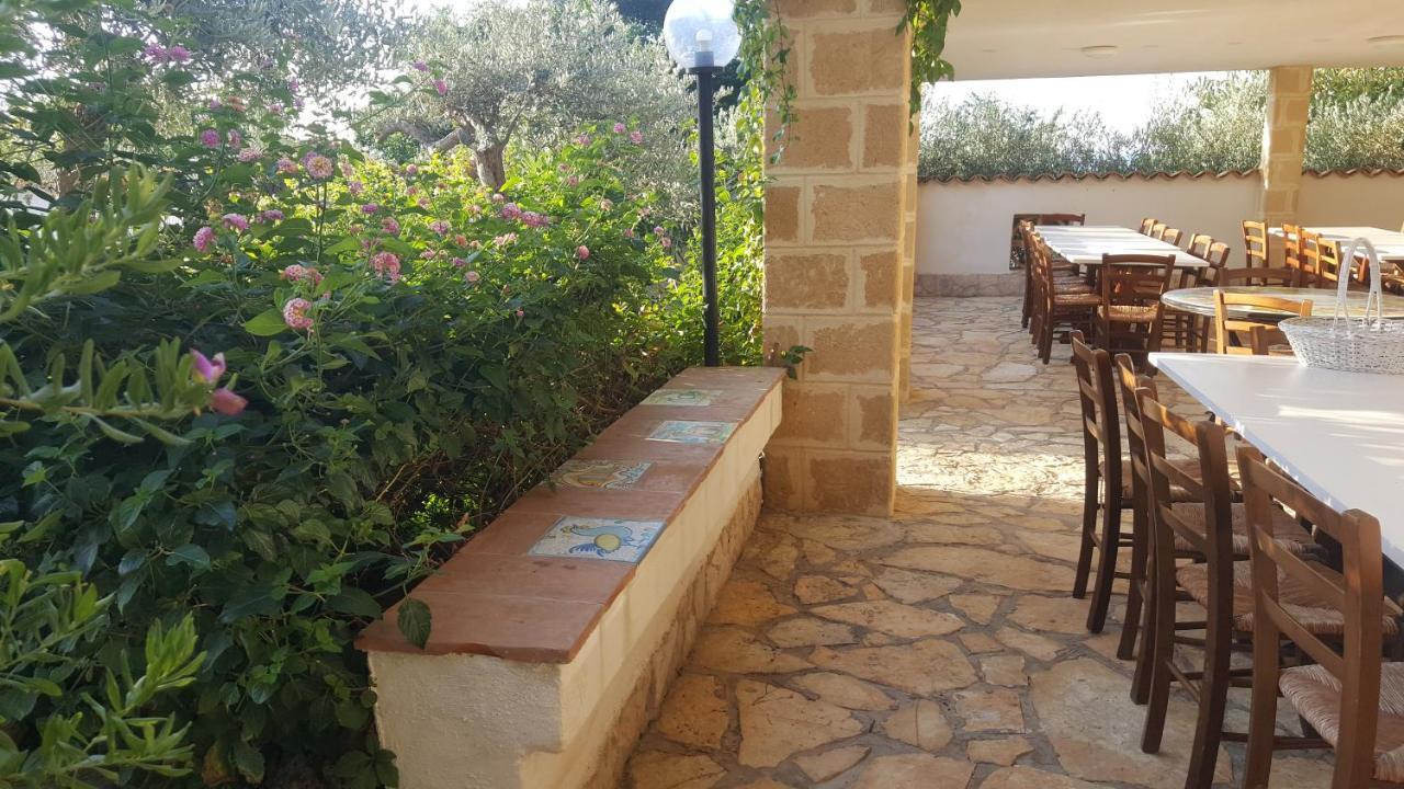 Villa Ceni - Appartamenti Con Camere, Cucina, Wc E Terrazza Sul Mare In Villa Con Piscina, Giardino E Parcheggio Marinella di Selinunte Ngoại thất bức ảnh