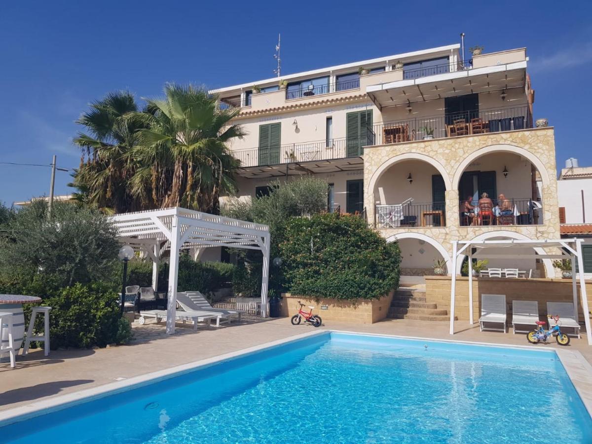 Villa Ceni - Appartamenti Con Camere, Cucina, Wc E Terrazza Sul Mare In Villa Con Piscina, Giardino E Parcheggio Marinella di Selinunte Ngoại thất bức ảnh