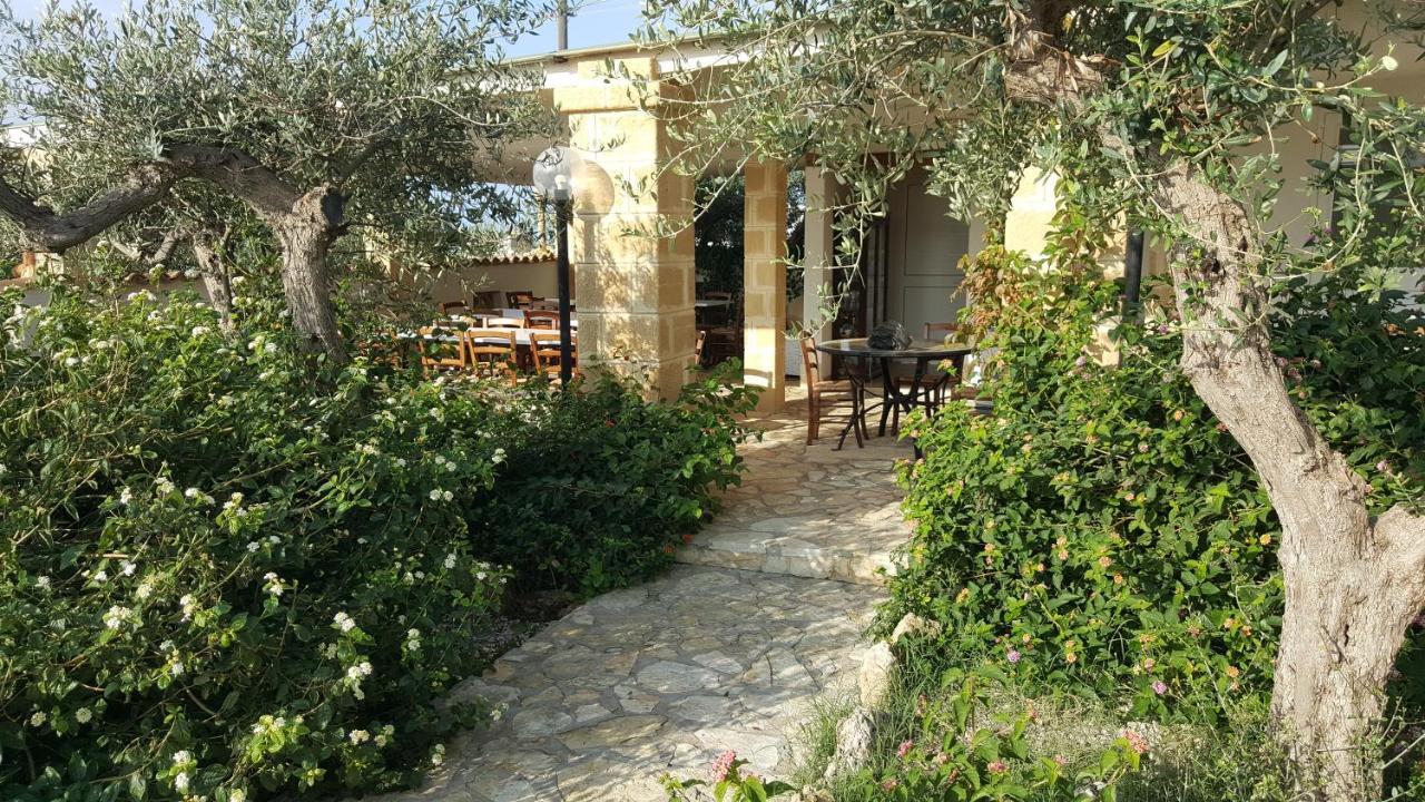 Villa Ceni - Appartamenti Con Camere, Cucina, Wc E Terrazza Sul Mare In Villa Con Piscina, Giardino E Parcheggio Marinella di Selinunte Ngoại thất bức ảnh
